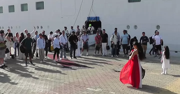 الإسكندرية تستقبل السفينة «سيفن سيز نافيجتور» ضمن جولتها السياحية