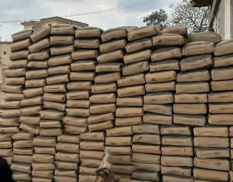 ضبط 40 طن أسمنت و500 إطار سيارات مهربة في الشرقية