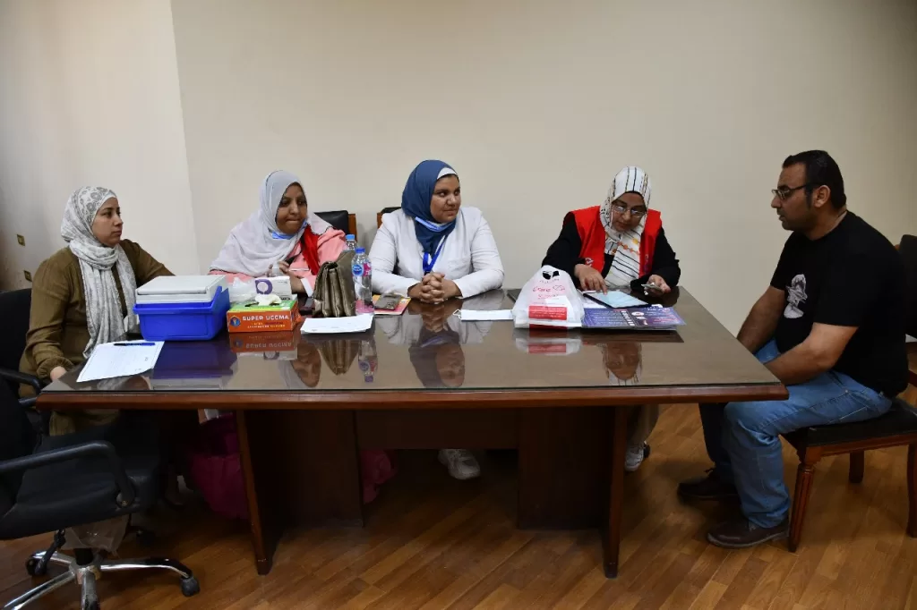 جولة ميدانية لرئيس جامعة حلوان لمتابعة أعمال مبادرة الكشف المبكر عن الأورام والأمراض المزمنة مجانًا 11 - جريدة الجمهورية WhatsApp Image 2025 05 07 at 5.51.31 PM 1 - جريدة الجمهورية