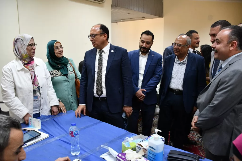 جولة ميدانية لرئيس جامعة حلوان لمتابعة أعمال مبادرة الكشف المبكر عن الأورام والأمراض المزمنة مجانًا 8 - جريدة الجمهورية WhatsApp Image 2025 05 07 at 5.51.31 PM 3 - جريدة الجمهورية