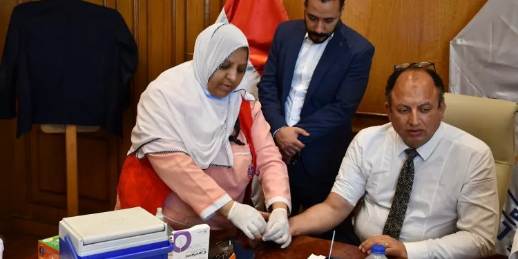 جولة ميدانية لرئيس جامعة حلوان لمتابعة أعمال مبادرة الكشف المبكر عن الأورام والأمراض المزمنة مجانًا
