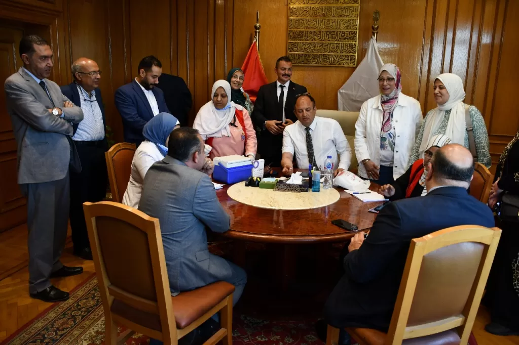 جولة ميدانية لرئيس جامعة حلوان لمتابعة أعمال مبادرة الكشف المبكر عن الأورام والأمراض المزمنة مجانًا 9 - جريدة الجمهورية WhatsApp Image 2025 05 07 at 5.51.32 PM 3 - جريدة الجمهورية