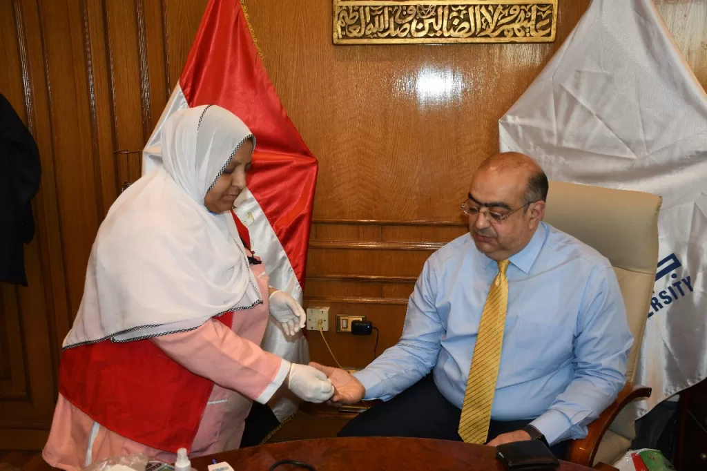 جولة ميدانية لرئيس جامعة حلوان لمتابعة أعمال مبادرة الكشف المبكر عن الأورام والأمراض المزمنة مجانًا 6 - جريدة الجمهورية WhatsApp Image 2025 05 07 at 5.51.33 PM 1 - جريدة الجمهورية