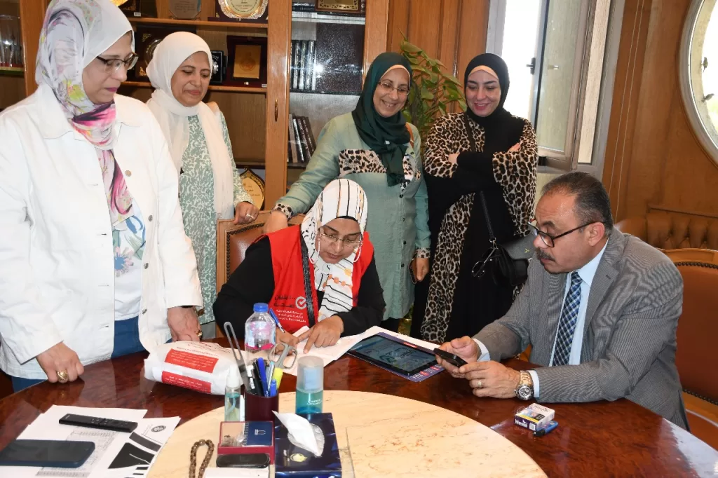 جولة ميدانية لرئيس جامعة حلوان لمتابعة أعمال مبادرة الكشف المبكر عن الأورام والأمراض المزمنة مجانًا 3 - جريدة الجمهورية WhatsApp Image 2025 05 07 at 5.51.33 PM - جريدة الجمهورية