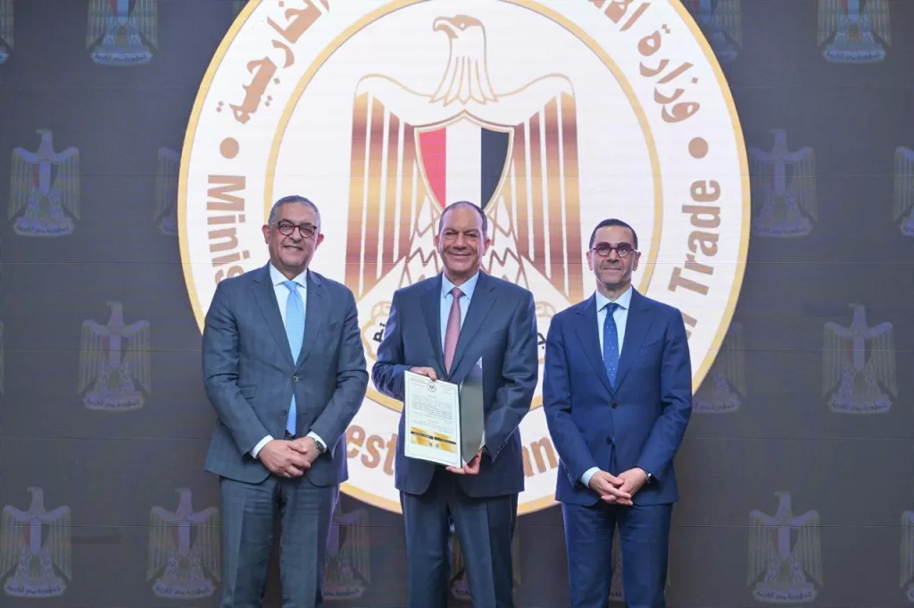 وزير الاستثمار يُسلم 6 رُخص ذهبية جديدة لمشروعات استثمارية واعدة 7 - جريدة الجمهورية WhatsApp Image 2025 05 12 at 1.42.22 PM 1 - جريدة الجمهورية