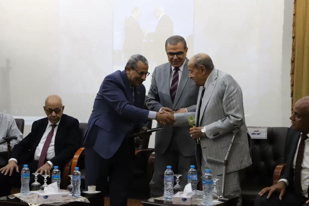 «العامة للبترول» تُكرم قياداتها النقابية العمالية تقديرًا لسنوات العطاء 5 - جريدة الجمهورية WhatsApp Image 2025 05 12 at 10.28.56 PM - جريدة الجمهورية