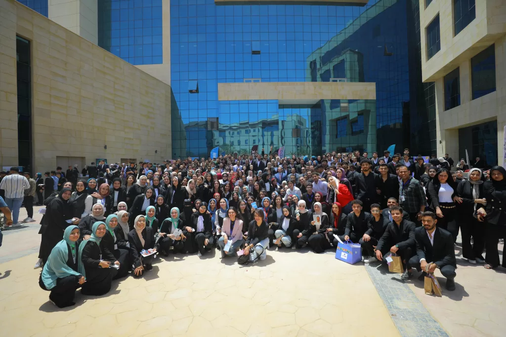 مشروعات تخرج مبتكرة.. طلاب الجلالة يقدمون حلولًا للصناعات الصحية والتجميلية 6 - جريدة الجمهورية WhatsApp Image 2025 05 13 at 10.41.46 PM - جريدة الجمهورية