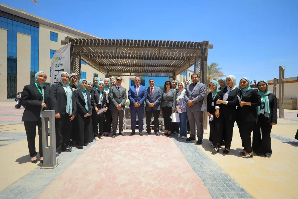 مشروعات تخرج مبتكرة.. طلاب الجلالة يقدمون حلولًا للصناعات الصحية والتجميلية 3 - جريدة الجمهورية WhatsApp Image 2025 05 13 at 10.41.47 PM - جريدة الجمهورية