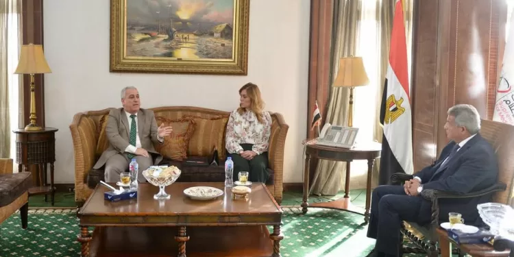 تطوير القدرات المهنية للإعلاميين والصحفيين: نقاشات بين الأعلى للإعلام والوطنية للصحافة وأكاديمية التدريب