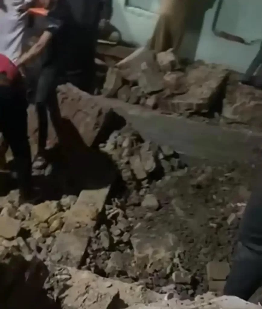 الأمن يطارد الجناة.. والنيابة تفتح تحقيقًا في جريمة هدم مقبرة وإزالة رفات الموتى لنزاع على الأرض! 3 - جريدة الجمهورية WhatsApp Image 2025 05 18 at 1.44.43 PM 2 - جريدة الجمهورية