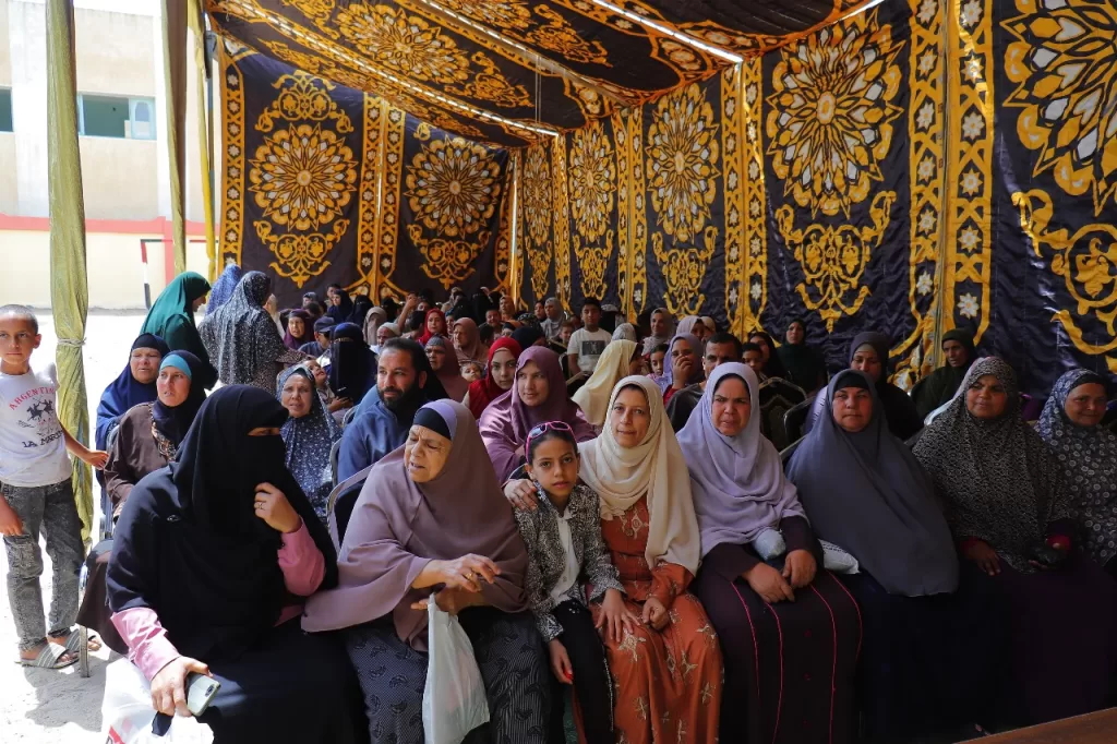 جامعة عين شمس تُطلق قافلة تنموية شاملة لأهالي قرية دمسنا بالبحيرة 6 - جريدة الجمهورية WhatsApp Image 2025 05 20 at 9.24.40 AM - جريدة الجمهورية
