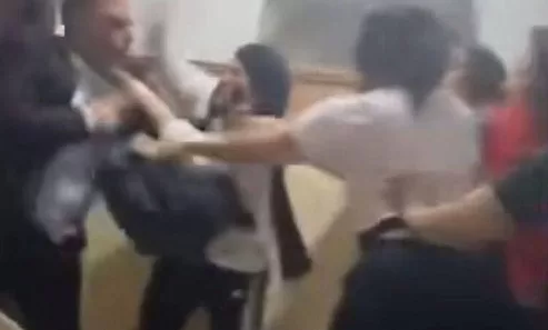 «ضربوا المحامى ومزقوا ملابسه».. تفاصيل الجريمة التي هزت الرأي العام وأدت إلى حبس صاحبة مركز تجميل و6 آخرين 2 - جريدة الجمهورية WhatsApp Image 2025 05 22 at 3.46.30 PM - جريدة الجمهورية