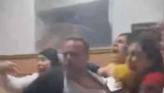 «ضربوا المحامى ومزقوا ملابسه».. تفاصيل الجريمة التي هزت الرأي العام وأدت إلى حبس صاحبة مركز تجميل و6 آخرين 3 - جريدة الجمهورية WhatsApp Image 2025 05 22 at 3.48.46 PM - جريدة الجمهورية