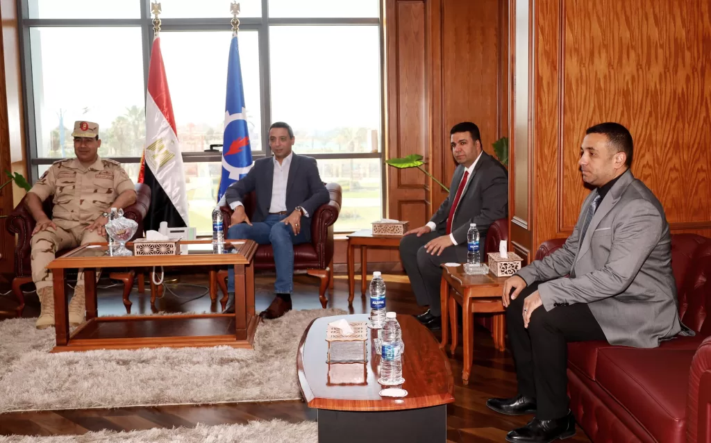 جامعة السويس تحتضن ندوة تثقيفية بحضور محافظ السويس وقائد قوات الدفاع الشعبي والعسكري 4 - جريدة الجمهورية WhatsApp Image 2025 05 22 at 6.07.11 PM - جريدة الجمهورية