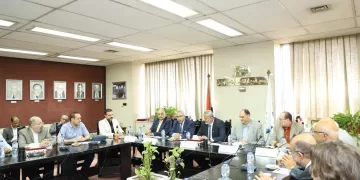 توطين الصناعة وترشيد النفقات.. أبرز محاور اجتماع «بحوث الإسكان» مع «الاستشارات الهندسية»