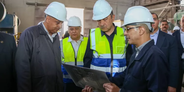 من التبين.. شيمي يطالب بتحقيق أقصى استفادة من الطاقات المتاحة في مصانع النحاس