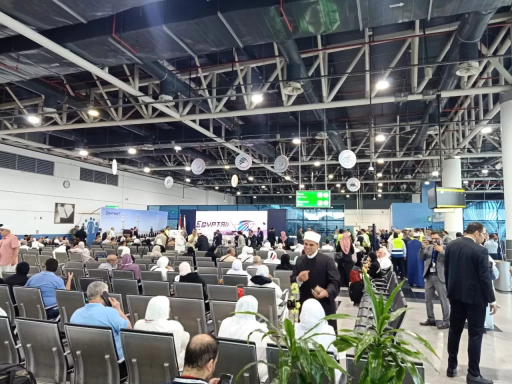 غرفة عمليات على مدار الساعة لمتابعة الحجاج.. وإطلاق 22 رحلة جوية إلى الأراضي المقدسة 4 - جريدة الجمهورية WhatsApp Image 2025 05 24 at 1.40.42 PM - جريدة الجمهورية