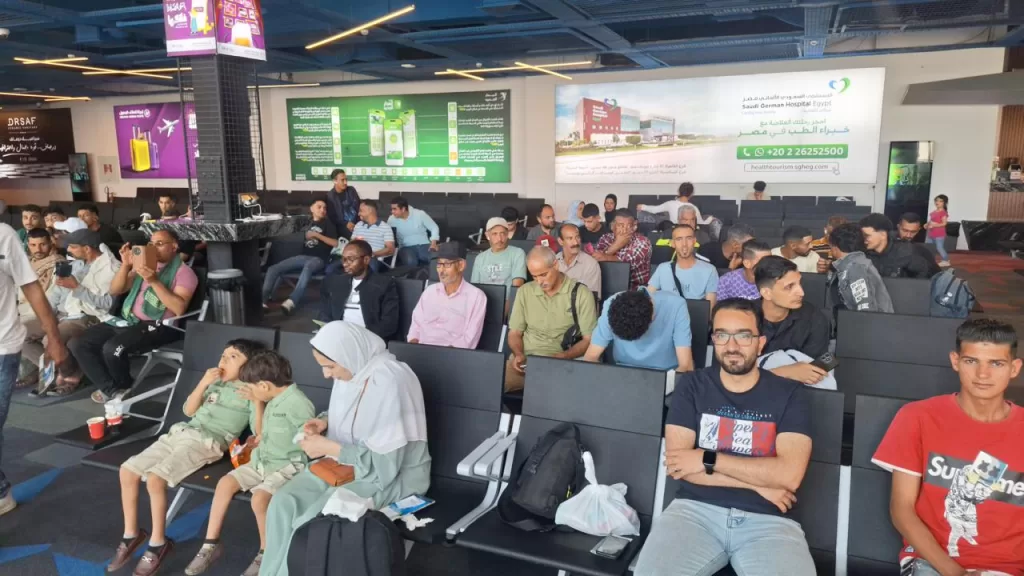 مصر تُعيد 71 مواطنًا من ليبيا بسبب الاضطرابات الأمنية 2 - جريدة الجمهورية WhatsApp Image 2025 05 24 at 12.47.07 AM - جريدة الجمهورية