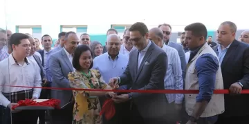خطوات تنموية جديدة في المنيا: وزير الصناعة والنقل يفتتح مصنع ملابس ويتفقد مشروع ازدواج طريق ديروط-أسيوط