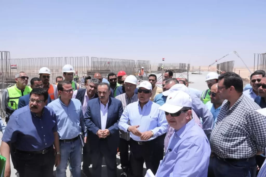 خطوات تنموية جديدة في المنيا: وزير الصناعة والنقل يفتتح مصنع ملابس ويتفقد مشروع ازدواج طريق ديروط-أسيوط 7 - جريدة الجمهورية WhatsApp Image 2025 05 24 at 2.39.49 PM 1 - جريدة الجمهورية