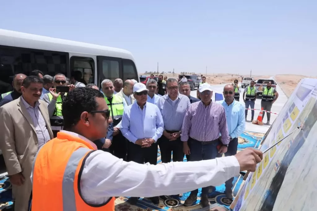 خطوات تنموية جديدة في المنيا: وزير الصناعة والنقل يفتتح مصنع ملابس ويتفقد مشروع ازدواج طريق ديروط-أسيوط 4 - جريدة الجمهورية WhatsApp Image 2025 05 24 at 2.39.49 PM 2 - جريدة الجمهورية