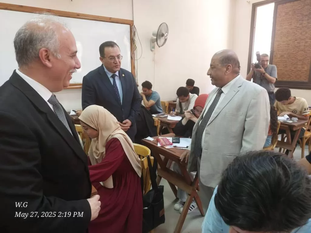 جولة تفقدية لامتحانات نهاية الفصل الدراسي الثاني بكلية الزراعة جامعة القاهرة 3 - جريدة الجمهورية WhatsApp Image 2025 05 28 at 12.29.45 AM - جريدة الجمهورية