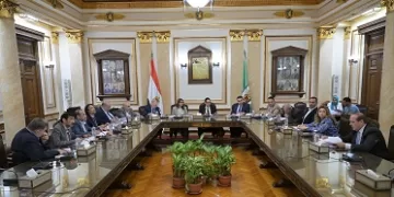 رئيس جامعة القاهرة يعقد اجتماعات موسعة لمتابعة سير العمل وتطوير المنشآت الجامعية