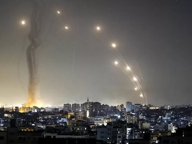 صور.. إسرائيل تتعرض لأعنف هجوم 3 - جريدة الجمهورية 1000069441 - جريدة الجمهورية