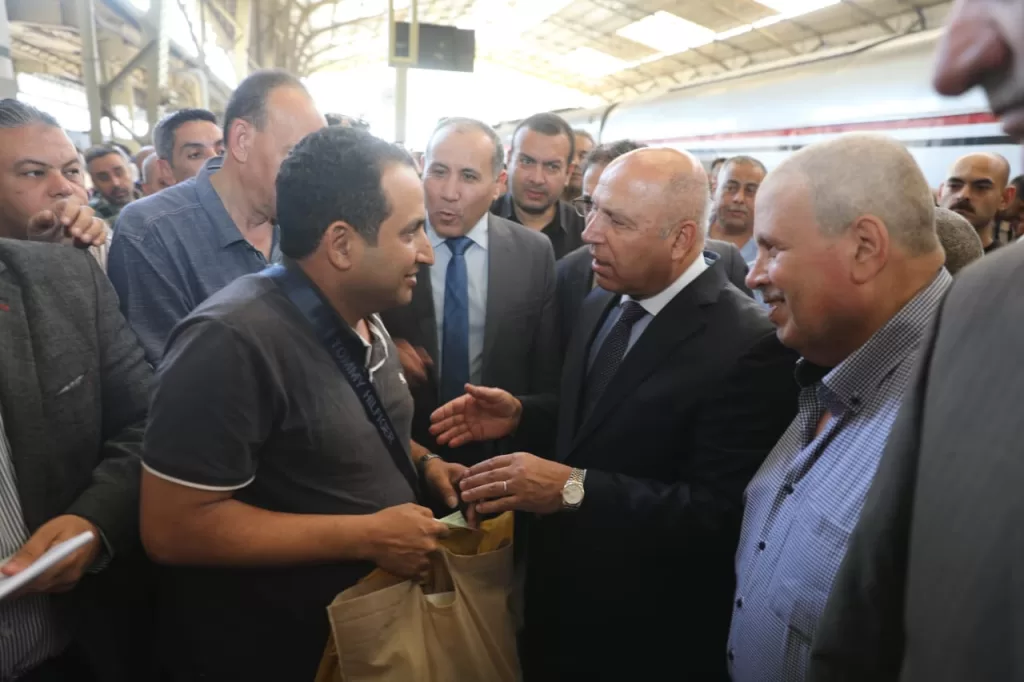 كامل الوزير يتابع انضباط العمل بمحطة رمسيس للمرة الثانية خلال 4 أيام 8 - جريدة الجمهورية 11 5 - جريدة الجمهورية