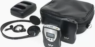 جامعة دمنهور تستقبل أجهزة تكنولوجية لذوي الإعاقات السمعية والبصرية من التعليم العالي