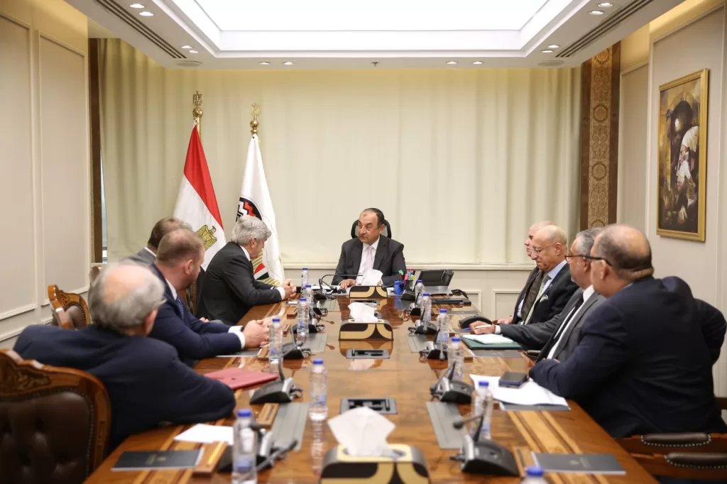 شيمي يناقش مع «ماير تكنيمونت» تطورات مشروع كيما الجديد بأسوان 2 - جريدة الجمهورية 3 30 - جريدة الجمهورية