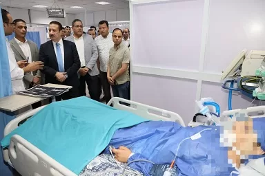 «محافظ المنوفية» يطمئن على مصابي حادث الإقليمي: أنا تحت أمركم على مدار الساعة 3 - جريدة الجمهورية 3 92 - جريدة الجمهورية