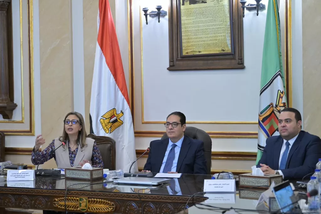 رئيس جامعة القاهرة يؤكد على أهمية الحفاظ على الهوية البصرية للحرم الجامعي 3 - جريدة الجمهورية 5 24 - جريدة الجمهورية