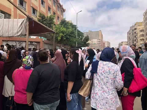 «امتحان العربي» في الإسكندرية يثير استياء الطلاب بسبب ضغط الوقت 2 - جريدة الجمهورية 5 41 - جريدة الجمهورية