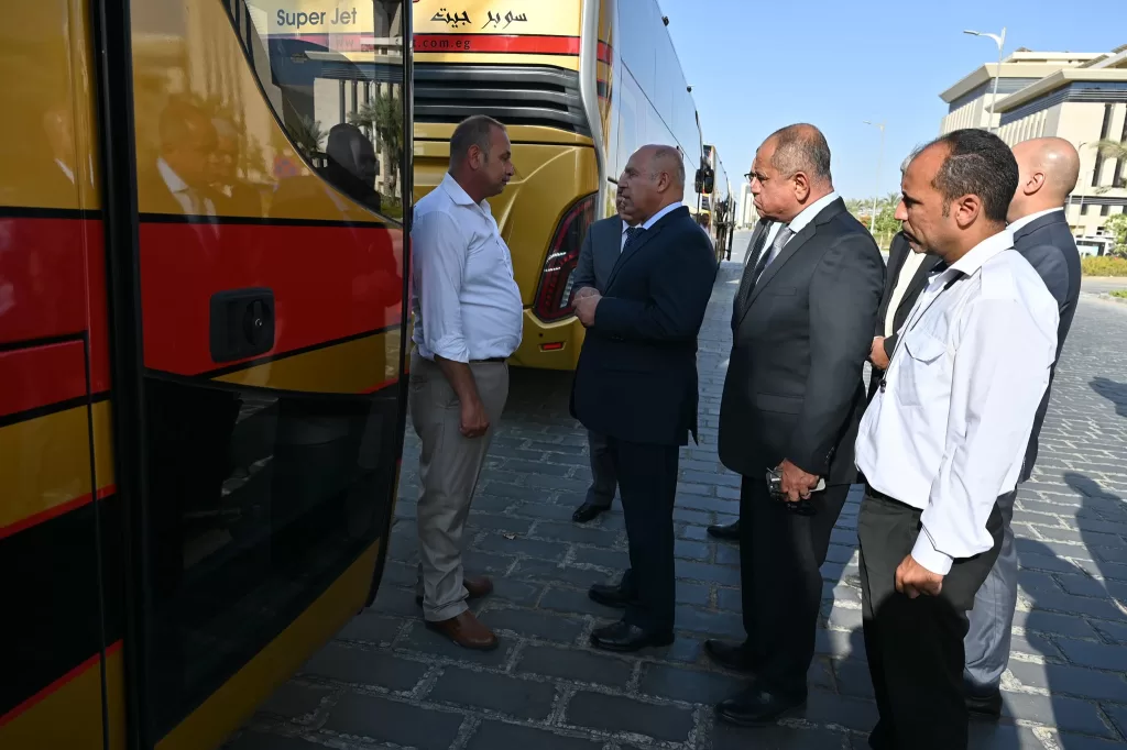 بالتفاصيل.. وزير الصناعة والنقل يُشيد بإنتاج «MCV» لـ20 حافلة مرسيدس جديدة 2 - جريدة الجمهورية 502376725 1259205782916506 2115636410128672982 n - جريدة الجمهورية
