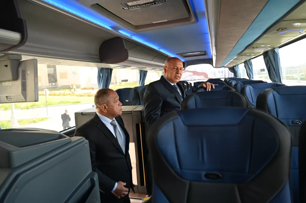 بالتفاصيل.. وزير الصناعة والنقل يُشيد بإنتاج «MCV» لـ20 حافلة مرسيدس جديدة 7 - جريدة الجمهورية 508880919 1259205639583187 7411899465103860049 n - جريدة الجمهورية
