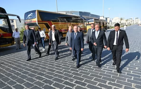 بالتفاصيل.. وزير الصناعة والنقل يُشيد بإنتاج «MCV» لـ20 حافلة مرسيدس جديدة