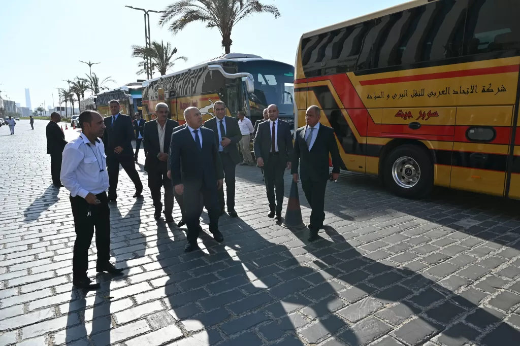 بالتفاصيل.. وزير الصناعة والنقل يُشيد بإنتاج «MCV» لـ20 حافلة مرسيدس جديدة 11 - جريدة الجمهورية 510256778 1259205516249866 6761099649131720516 n - جريدة الجمهورية