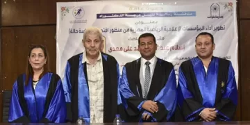 د. طلعت مصطفى يهنئ الباحث إسلام مهدي بـ«الدكتوراه» في التربية الرياضية