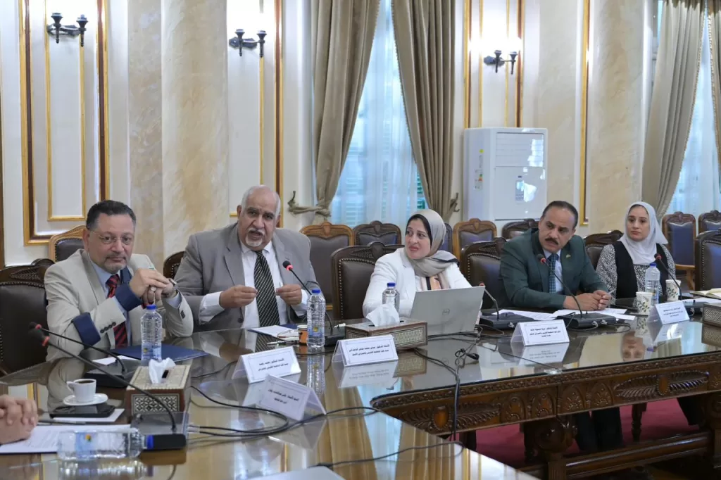 رئيس جامعة القاهرة يؤكد على أهمية الحفاظ على الهوية البصرية للحرم الجامعي 4 - جريدة الجمهورية 6 17 - جريدة الجمهورية