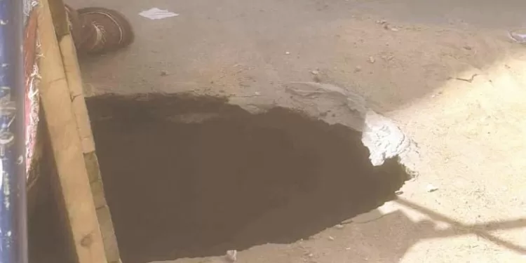 التنقيب عن الآثار تحت ستار الترميم