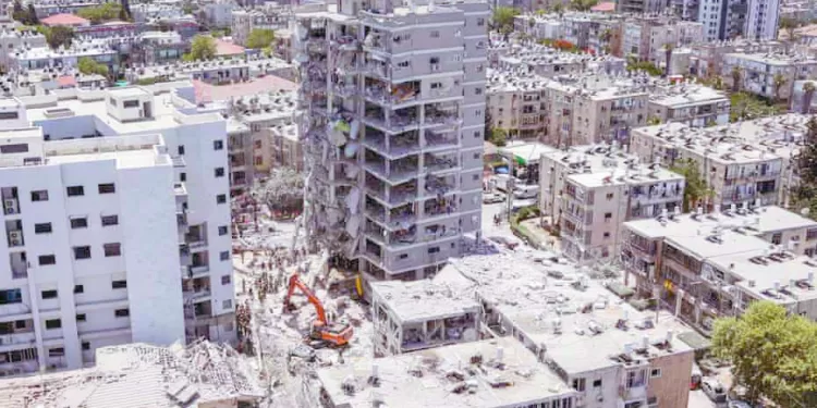 تبادل صواريخ بين إيران وإسرائيل.. ومساع دولية للتهدئة 1 - جريدة الجمهورية لقطة ياسر إبراهيم وميسى تشعل «السوشيال ميديا»