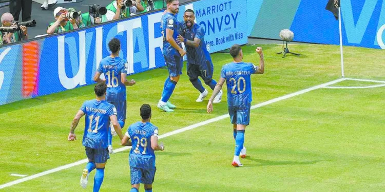 اليوم.. مباراة الوداع للوداد والعين.. وقمة بين «السيتى» و«اليوفى» 1 - جريدة الجمهورية د. منال عوض: «حياة كريمة» أضخم مشروع تنموى تشهده مصر