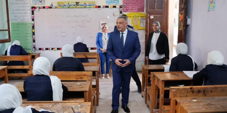 الإسماعيلية: هدوء يسيطر على لجان الامتحانات.. والمحافظ يشدد على راحة الطلاب 1 - جريدة الجمهورية الإسماعيلية: هدوء يسيطر على لجان الامتحانات.. والمحافظ يشدد على راحة الطلاب