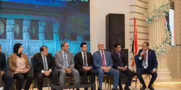 نائب محافظ سوهاج يقدّم العزاء للنائب فيكتور فاروق في وفاة والده