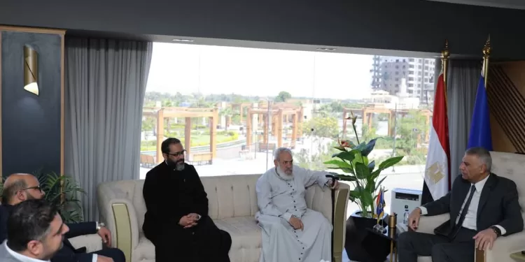 وفد الكنيسة الكاثوليكية يهنئ محافظ أسوان بمناسبة حلول عيد الأضحى المبارك 1 - جريدة الجمهورية وفد الكنيسة الكاثوليكية يهنئ محافظ أسوان بمناسبة حلول عيد الأضحى المبارك