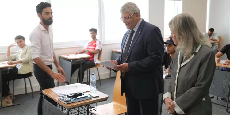 رئيس الجامعة المصرية اليابانية يتفقد لجان اختبارات نهاية العام الدراسي 1 - جريدة الجمهورية رئيس الجامعة المصرية اليابانية يتفقد لجان اختبارات نهاية العام الدراسي