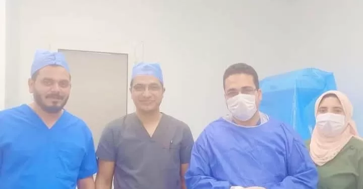 بعد حادث مروع.. فريق جراحي بمستشفى الباجور ينقذ شابًا من نزيف حاد بالمخ