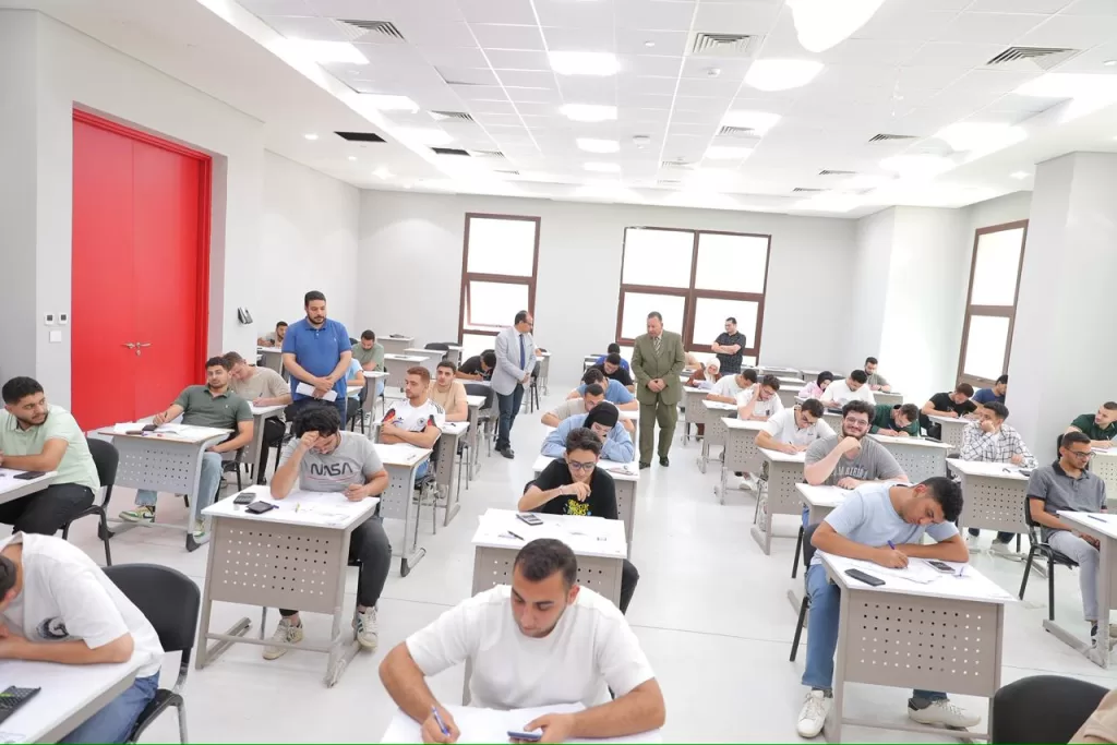 رئيس جامعة المنصورة الجديدة يتفقد سير الامتحانات ويهنئ الطلاب والعاملين بعيد الأضحى المبارك 2 - جريدة الجمهورية WhatsApp Image 2025 06 05 at 12.11.45 AM - جريدة الجمهورية