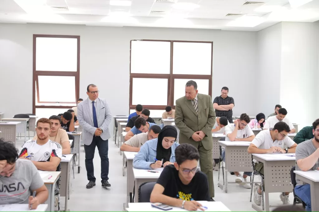 رئيس جامعة المنصورة الجديدة يتفقد سير الامتحانات ويهنئ الطلاب والعاملين بعيد الأضحى المبارك 3 - جريدة الجمهورية WhatsApp Image 2025 06 05 at 12.11.46 AM 1 - جريدة الجمهورية
